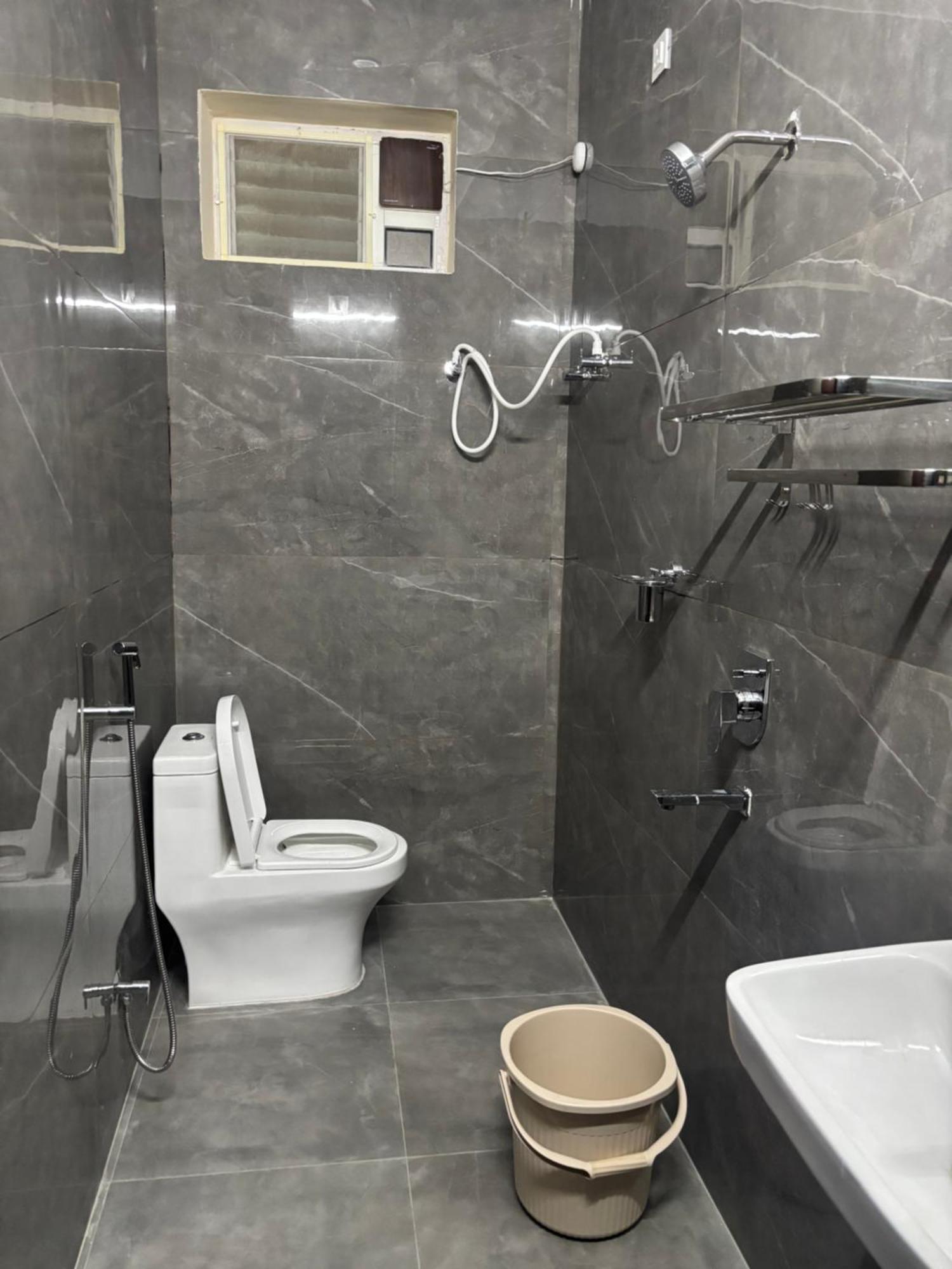 Nest Inn Homestay Tirupati Bagian luar foto
