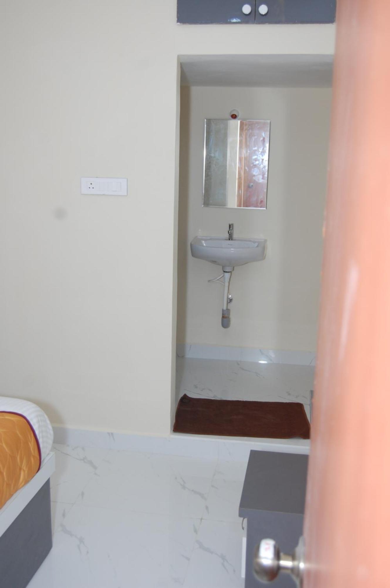 Nest Inn Homestay Tirupati Bagian luar foto